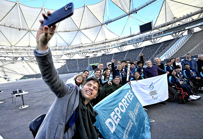 Kicillof despidió a la delegación bonaerense que fue a los Paralímpicos